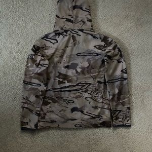 Camo boys under Armour sweatshirt